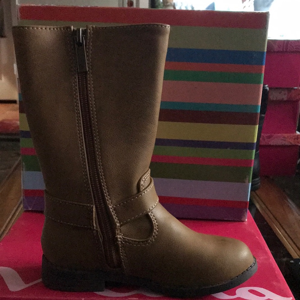 Girls boots